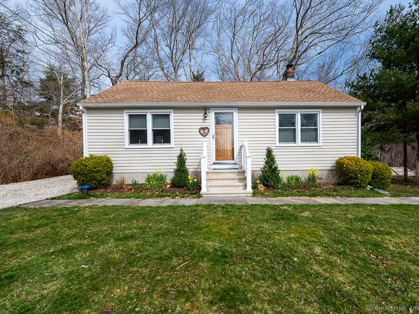 2 Oakwood Lane, Clinton, CT 06413