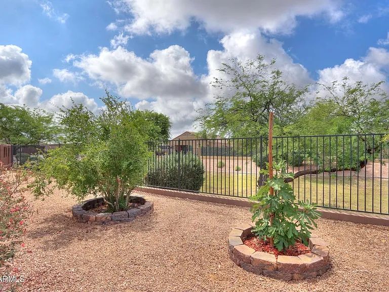 735 W Judi Dr — Photo 28
