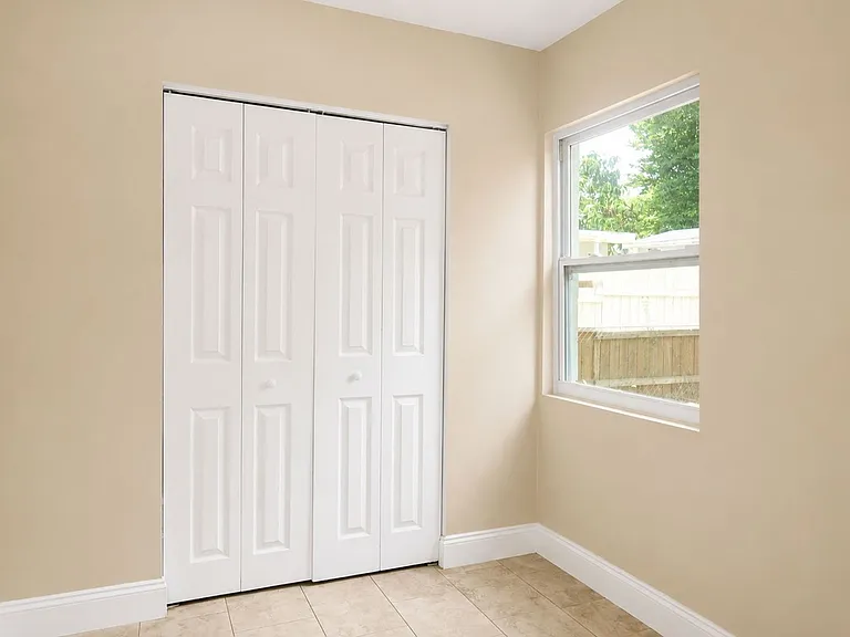 9412 N Elmer St — Photo 13