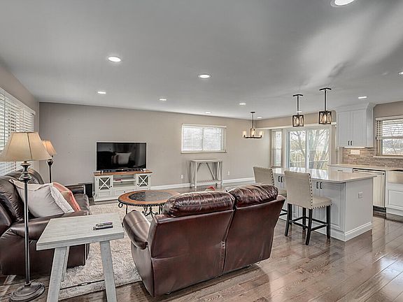 4th image of 3037 Brookwood Dr