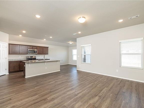 3rd image of 2701 Bauer St