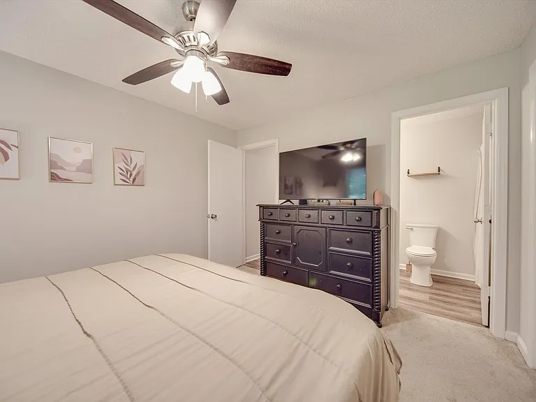 1052 Churchill Downs Ct #I — Photo 24