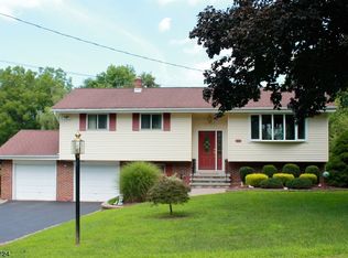 11 Blossom Rd, Hampton, NJ 08827