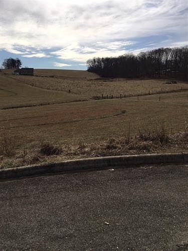 1st image of 685 Garden Ln