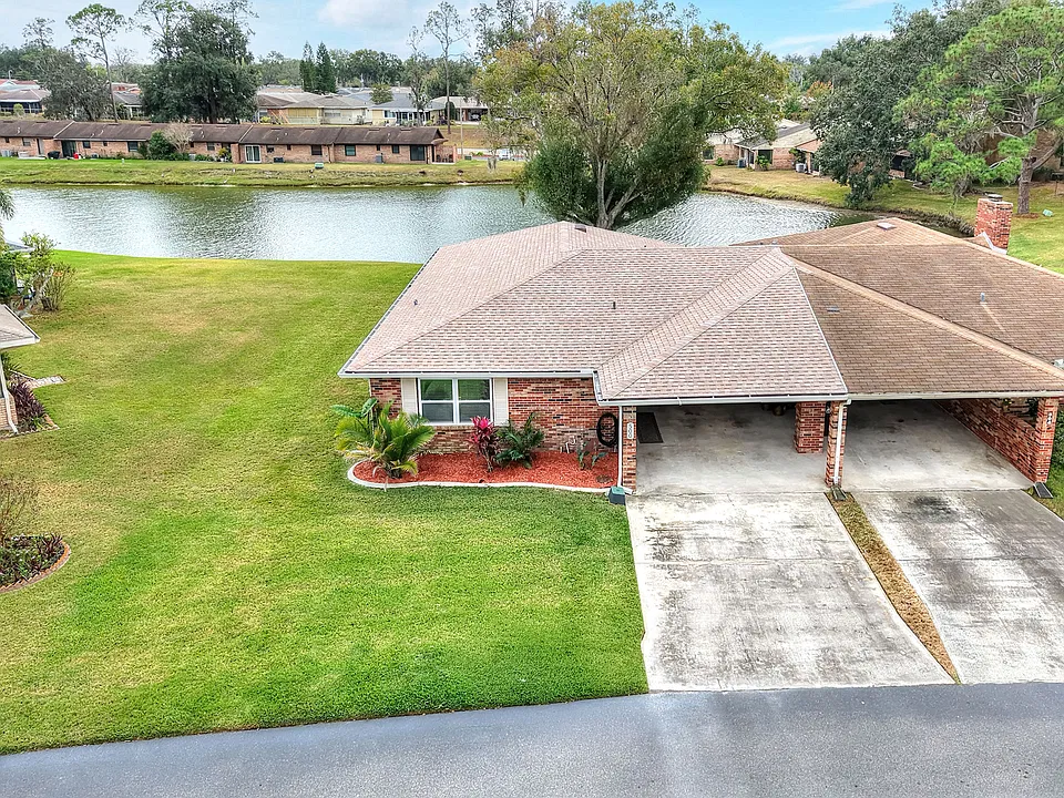 500 Lake Carolyn Cir