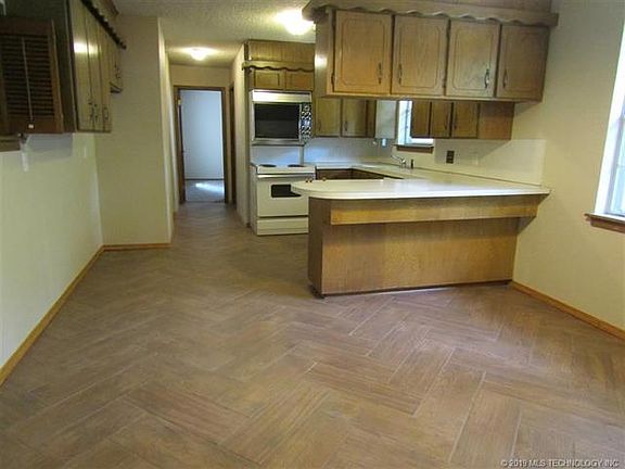 4th image of 310 Tanglewood Dr