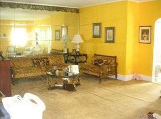 119 Frankel Blvd, Merrick, NY 11566