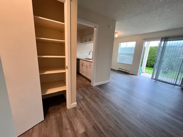 607 S 152nd St #15, Seattle, WA 98148