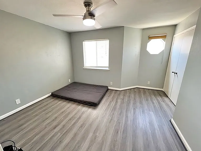 724 S Welch St #9 — Photo 7
