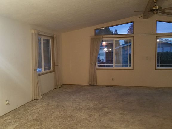 3rd image of 118 Kaseberg Dr