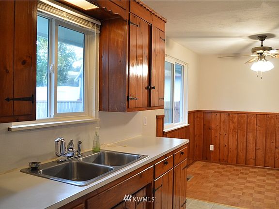 3rd image of 2733 2735 Mountain View W