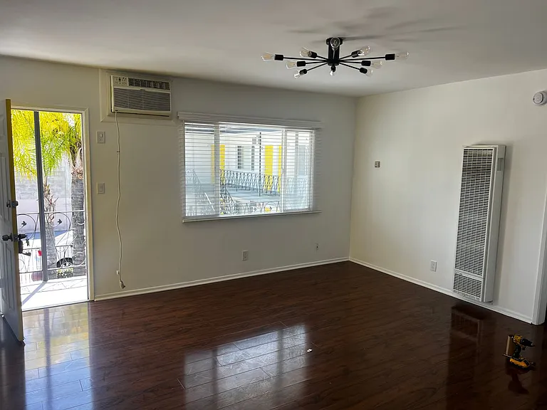 10926 Hortense St — Photo 7