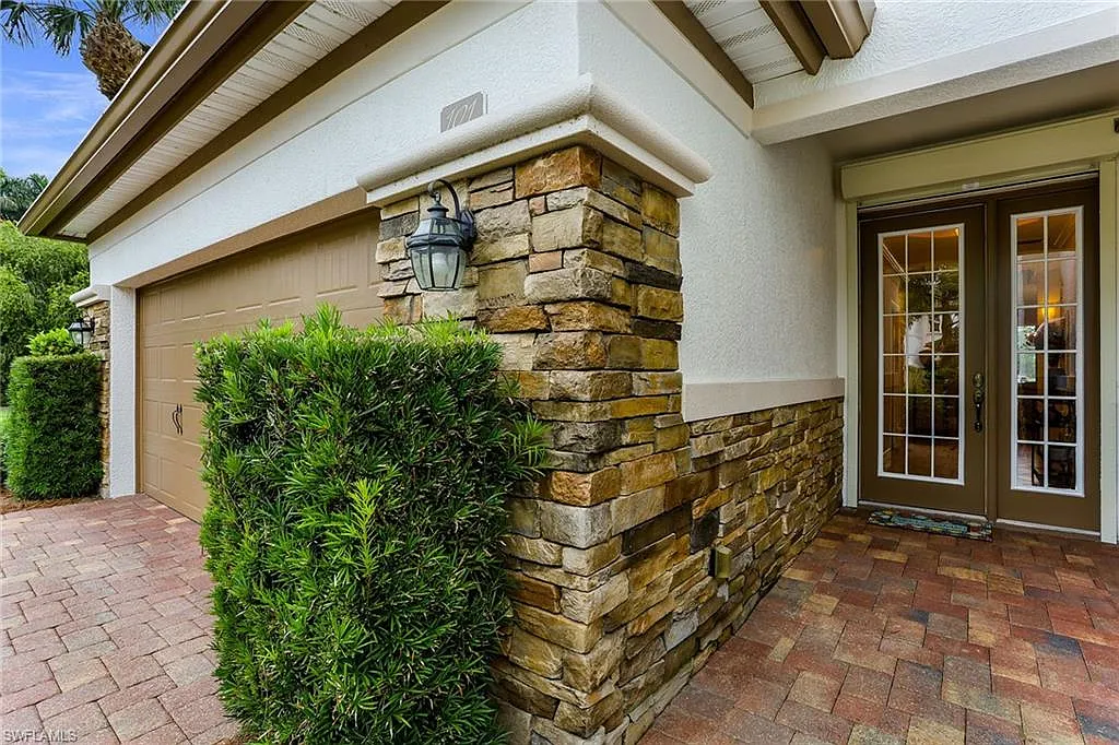 2 bed, 2.5 bath, 2091 sqft, $10,000 — Photo 2