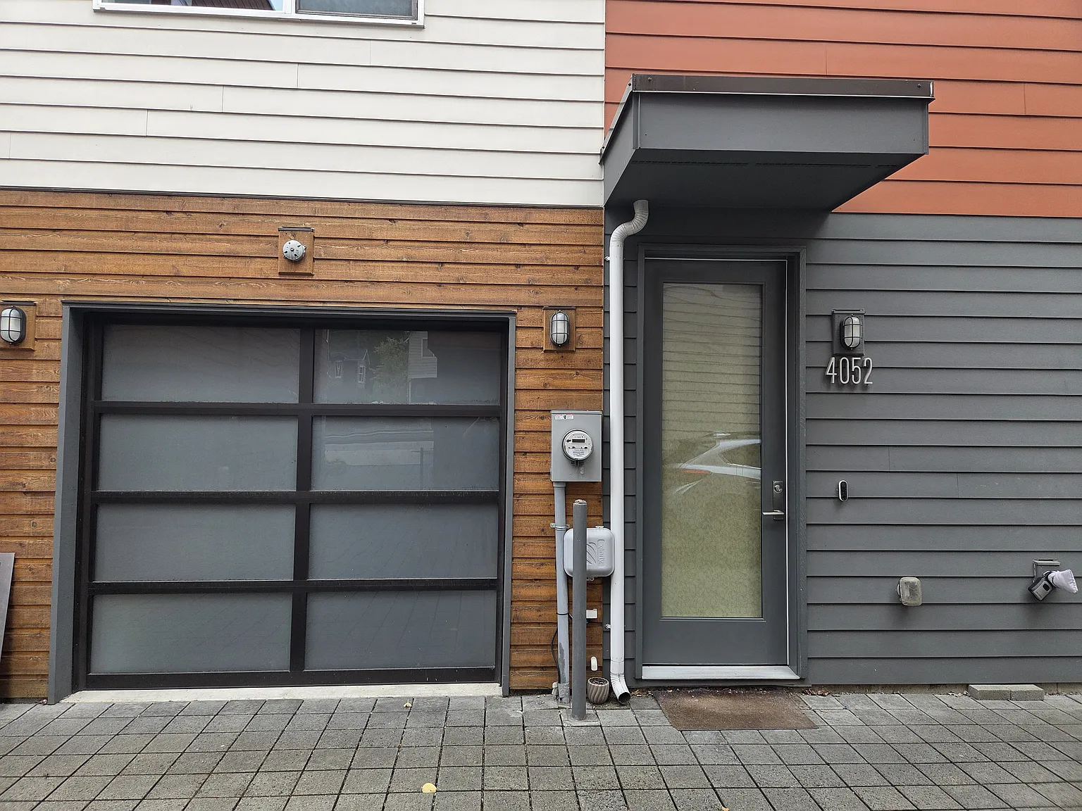 4 bed, 3.5 bath, 2100 sqft, $4,000 — Photo 3