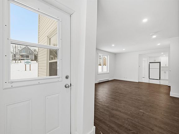 5th image of 221 Maclean St
