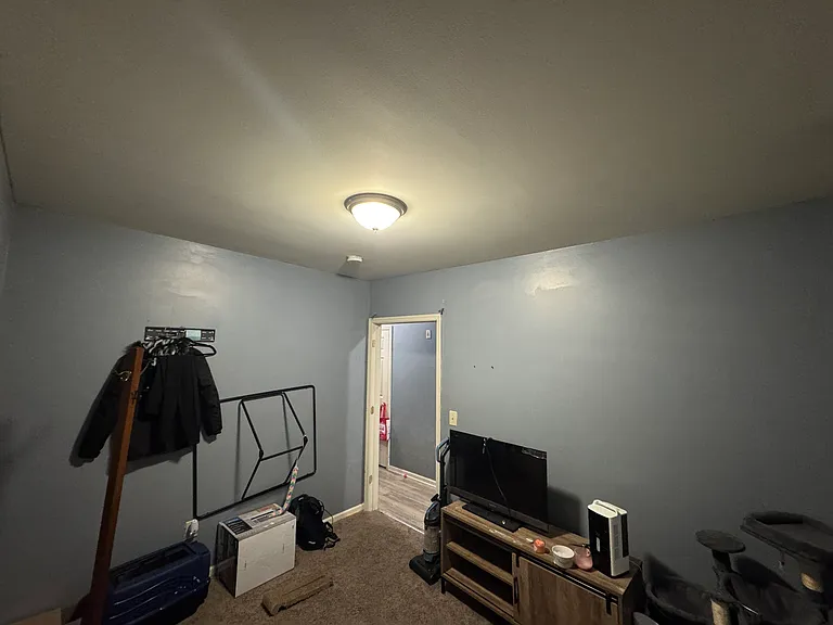 1149 E 4th St #3 — Photo 16