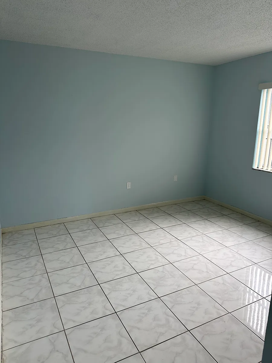 Building Photo - 305 W 68th St #508