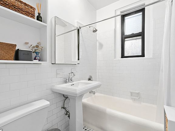 5th image of 110 W 69th St APT 8B
