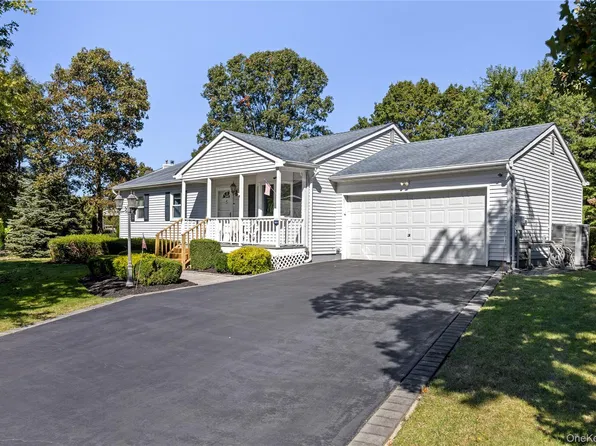 5 Heather Court, Middle Island, NY 11953