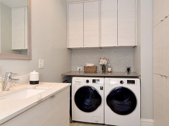 4th image of 223 Washington Blvd APT 3N