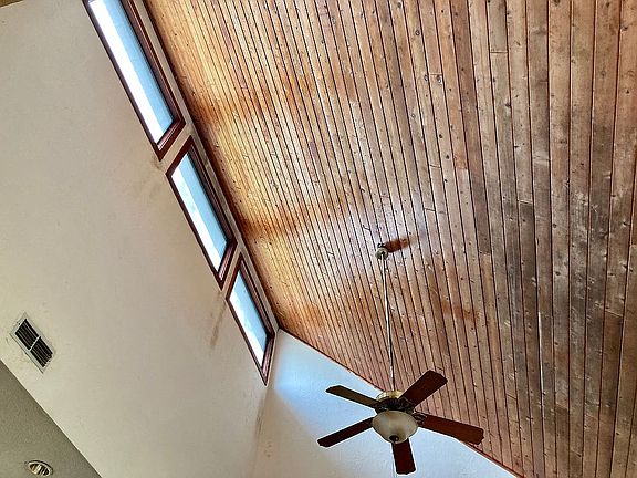 4th image of 2625 Lynwood Pl