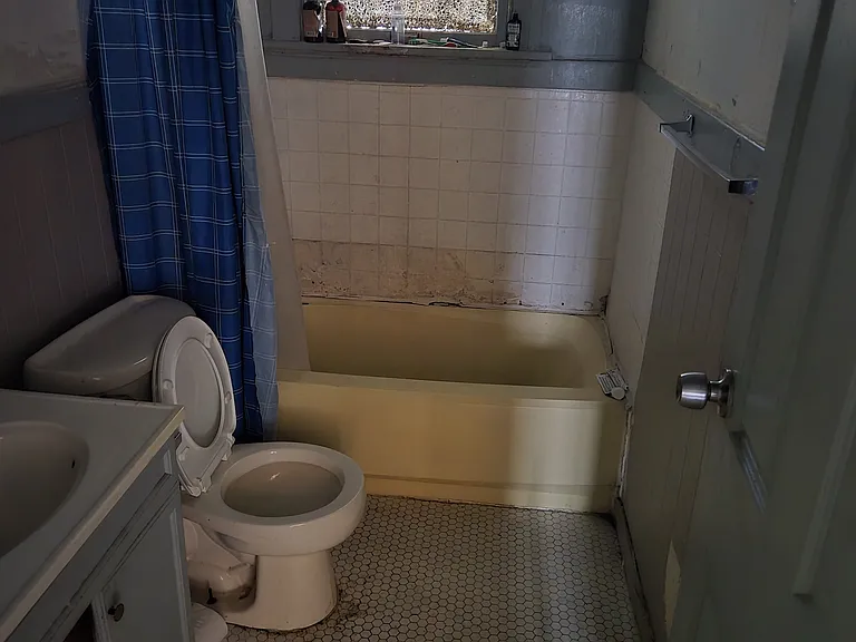 4335 Darby St — Photo 5