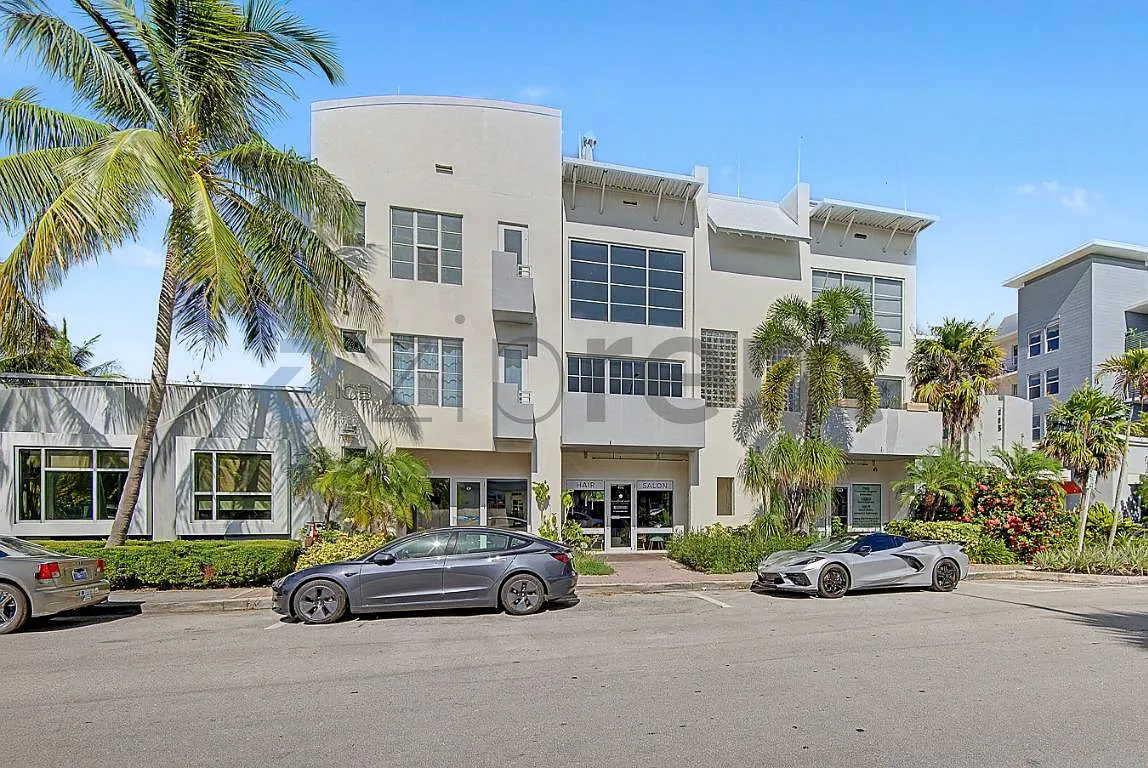 3 bed, 2.5 bath, 2000 sqft, $5,800 — Photo 1