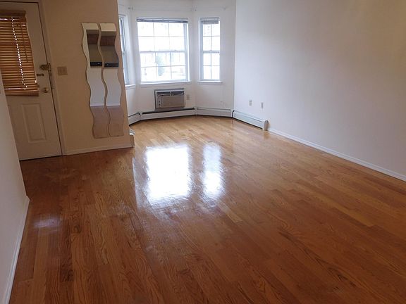 2nd image of 82 Country Pointe Cir #1