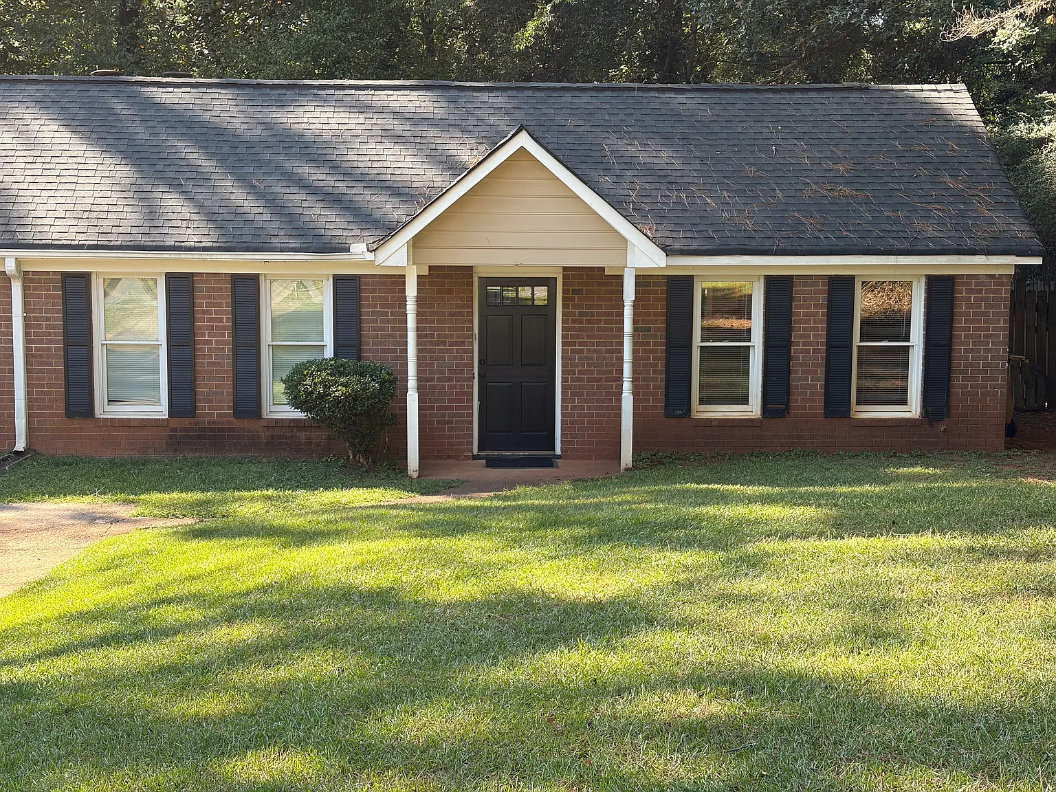 2 bed, 1100 sqft, $1,749 — Photo 1