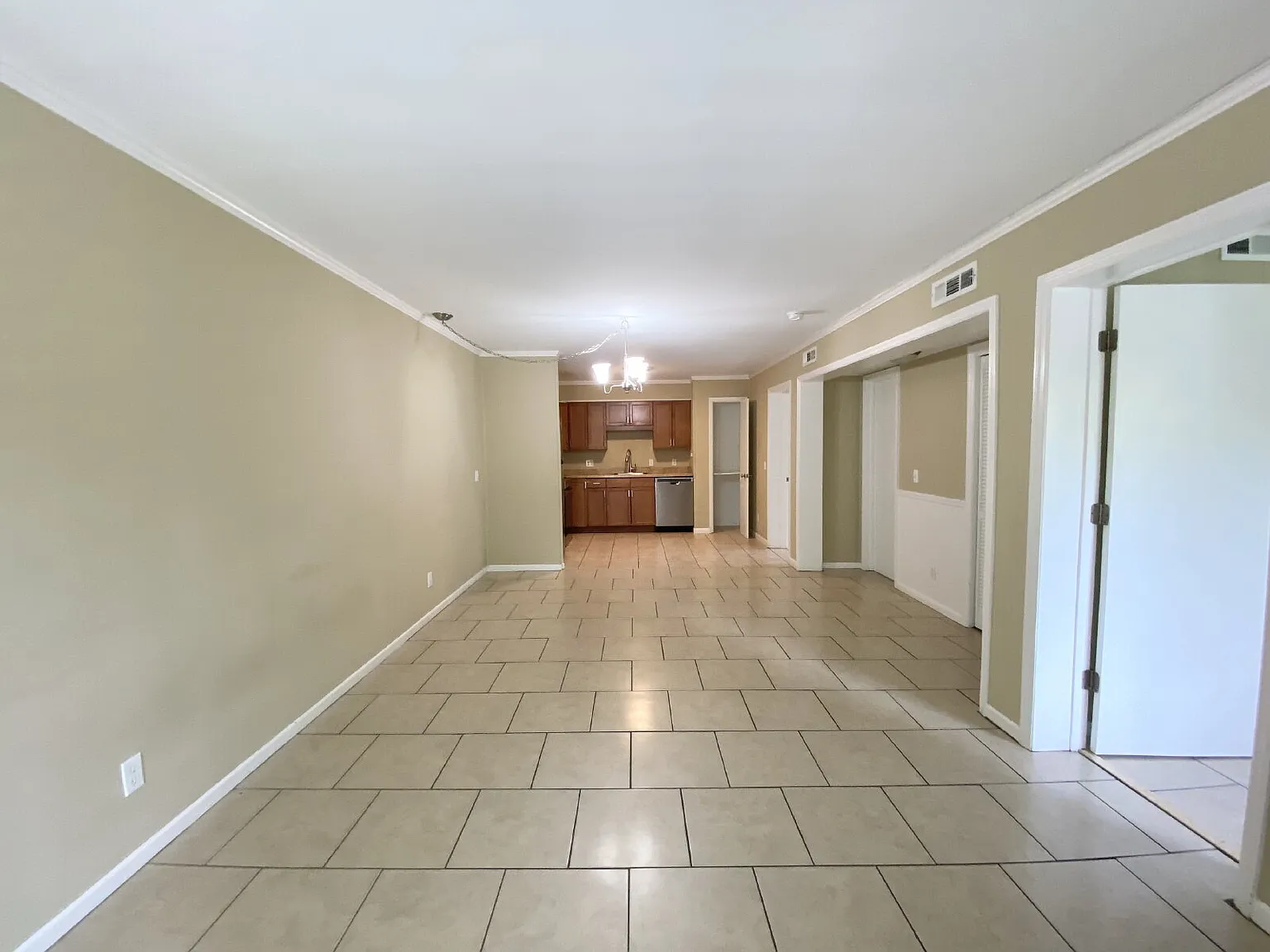 2 bed, 1.0 bath, 864 sqft, $1,850 — Photo 2
