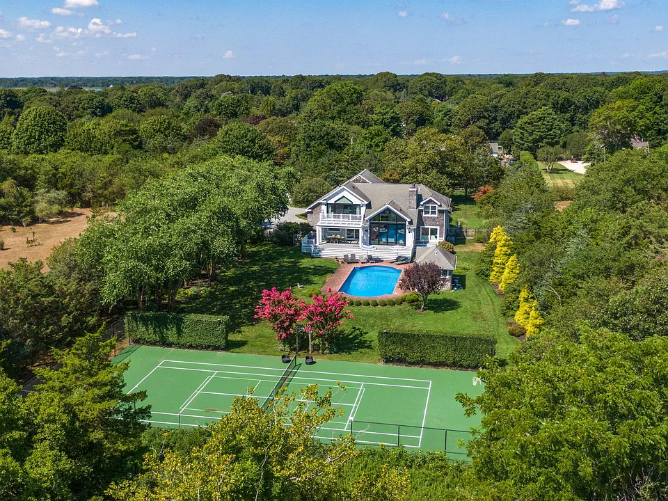 18 Remsen Ln