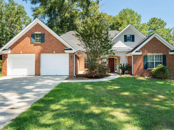 101 Yellow Pine Dr, Hattiesburg, MS 39402