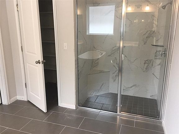 5th image of 233 Orchard Park Dr