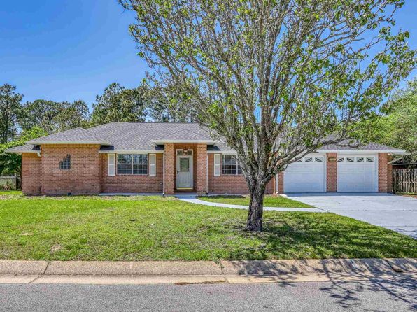 529 Long Lake Dr, Pensacola, FL 32506
