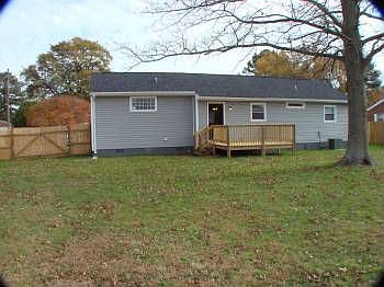 3rd image of 402 Eisenhower Cir