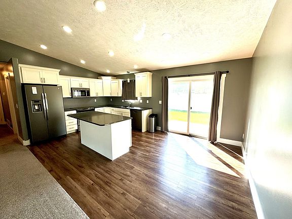 4th image of 3414 W Ave