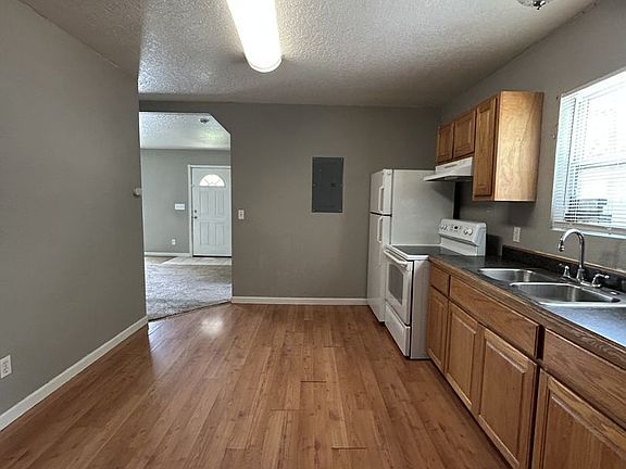 3rd image of 205 E Kansas Ave
