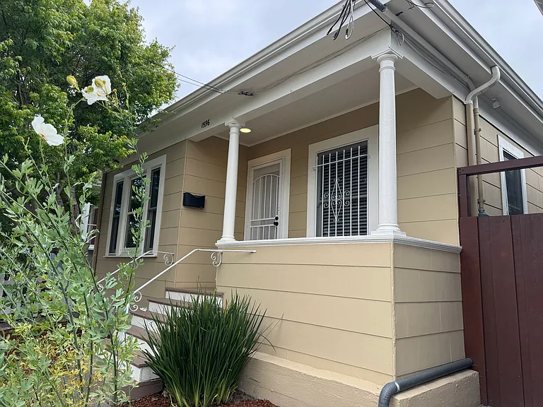 1596 Pacific Ave — Photo 2