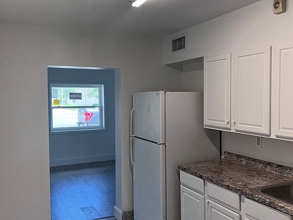 5th image of 4022 Emerson St