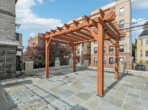 7722 Broadway image 35 of 47