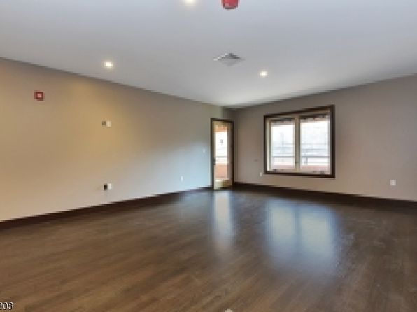8 White Hall Rd #4
