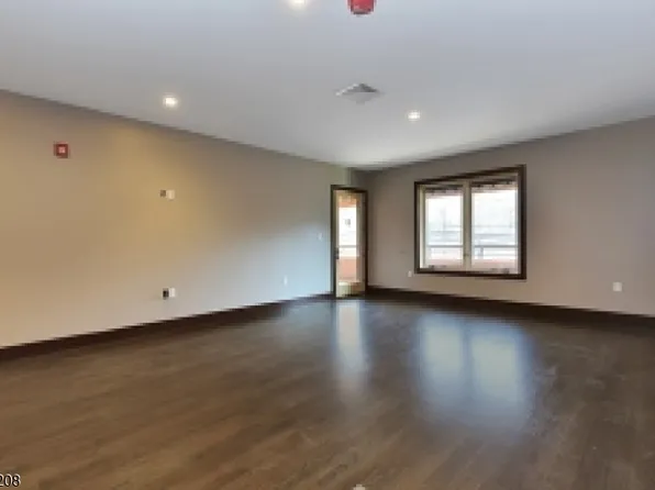 8 White Hall Rd #4, Towaco, NJ 07082