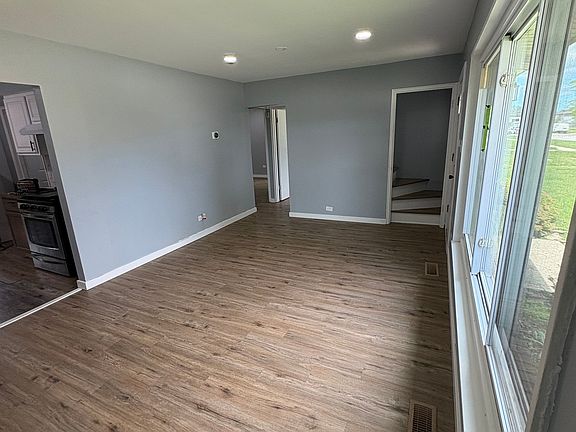 4th image of 292 Paxton Ave