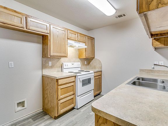 4th image of 1635 Woodard Ave #B