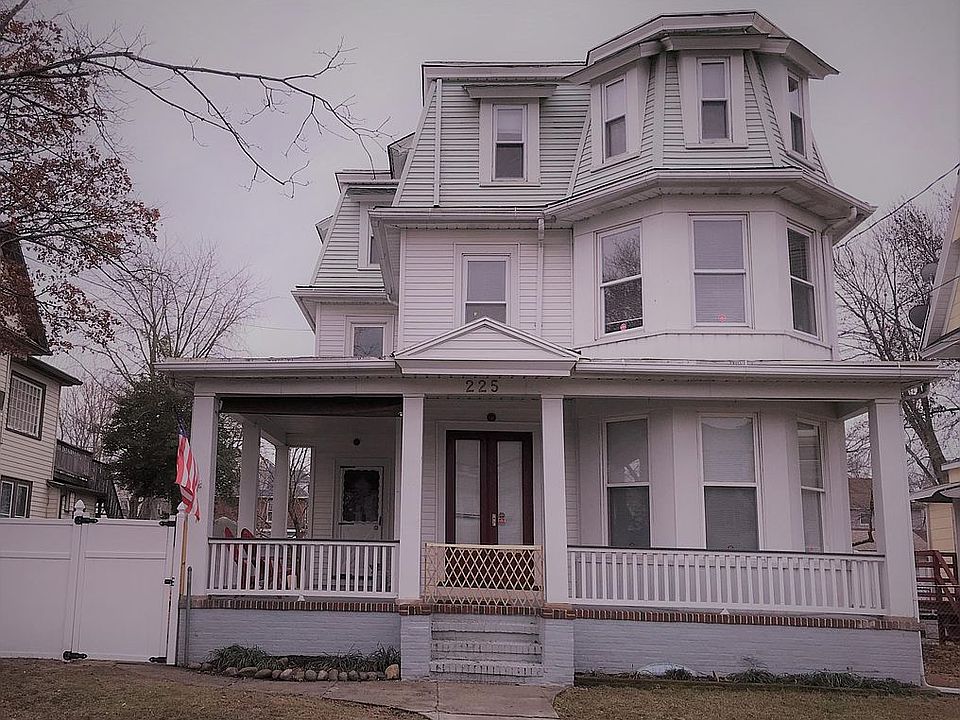 Spacious Sunny 5 BR 2 bt