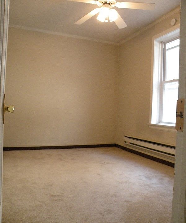 2nd image of 842 W Ainslie St #1C