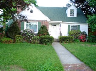 29 Carpathia Rd, Cranston, RI 02920