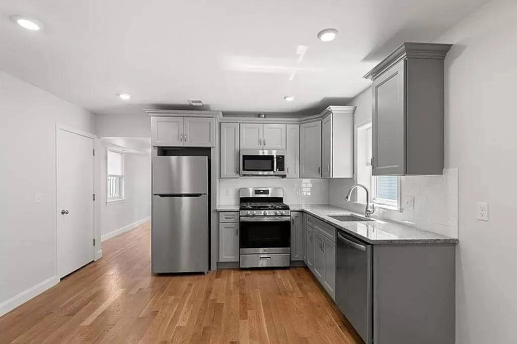 2 bed, 850 sqft, $3,000 — Photo 3