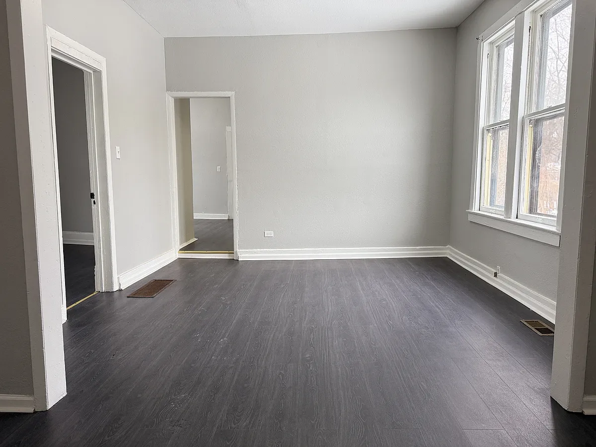 Building Photo - 9209 S Woodlawn Ave #2