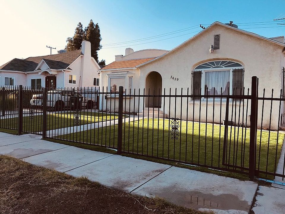 Gated Front Yard 